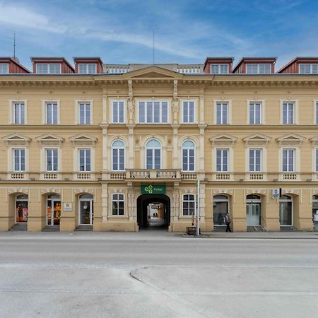 Eee Hotel Perg Exterior foto